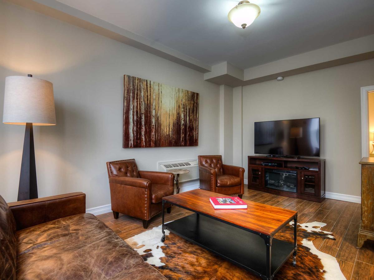Western Hotel & Executive Suites Гуэлф Экстерьер фото